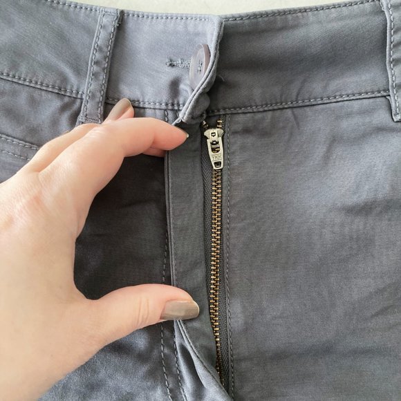 Aritzia Talula Hazel hi rise shorts high rise charcoal grey front & back pockets - Picture 4 of 11